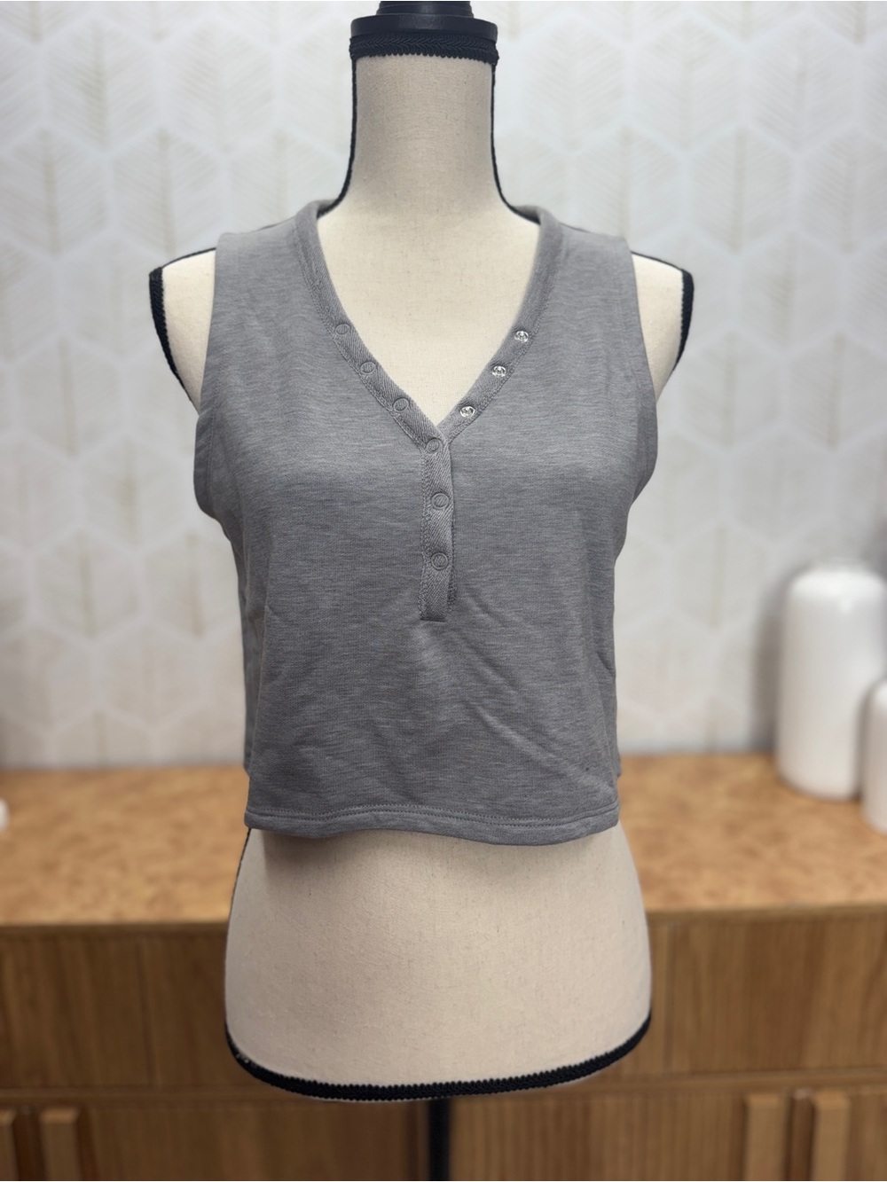 Mono B Gray Sleeveless V-Neck Snap Crop Top